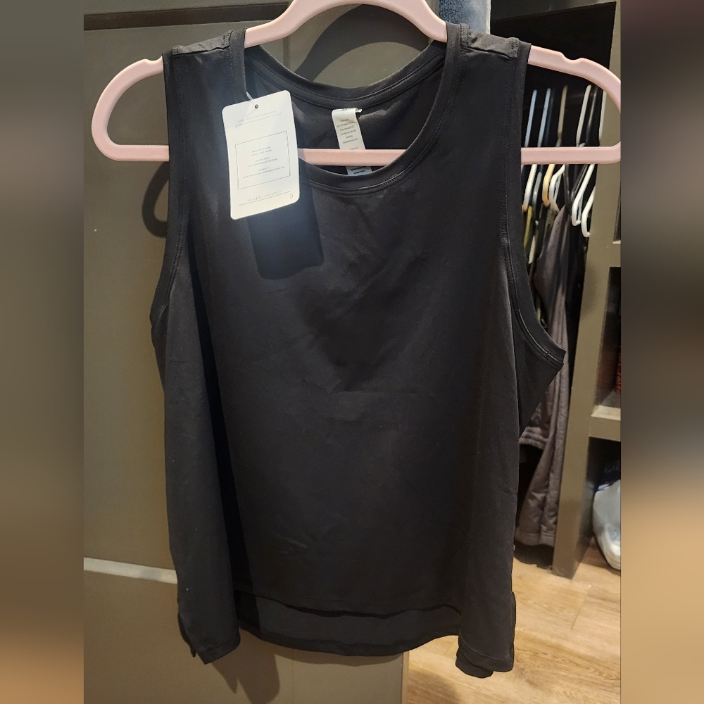 Women's Black Cropped Workout Tank Top